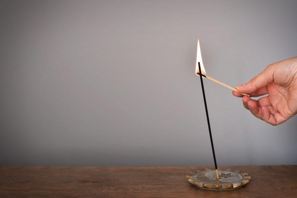 How to use incense sticks a complete guide. The Indian Connection.